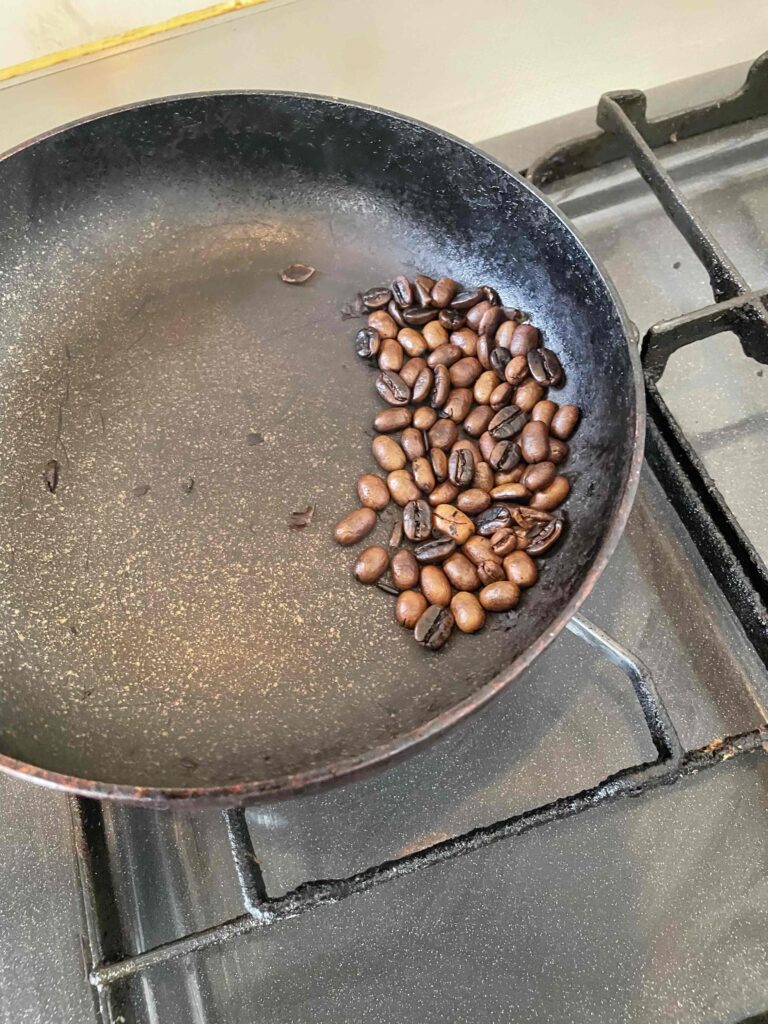 【コーヒー焙煎】フライパンでやってみた！やり方と焼き具合について解説！