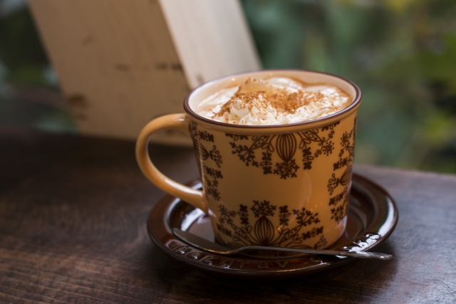 【ウインナーコーヒー】ソーセージじゃないのになぜ？勘違いしがちな由来を解説！