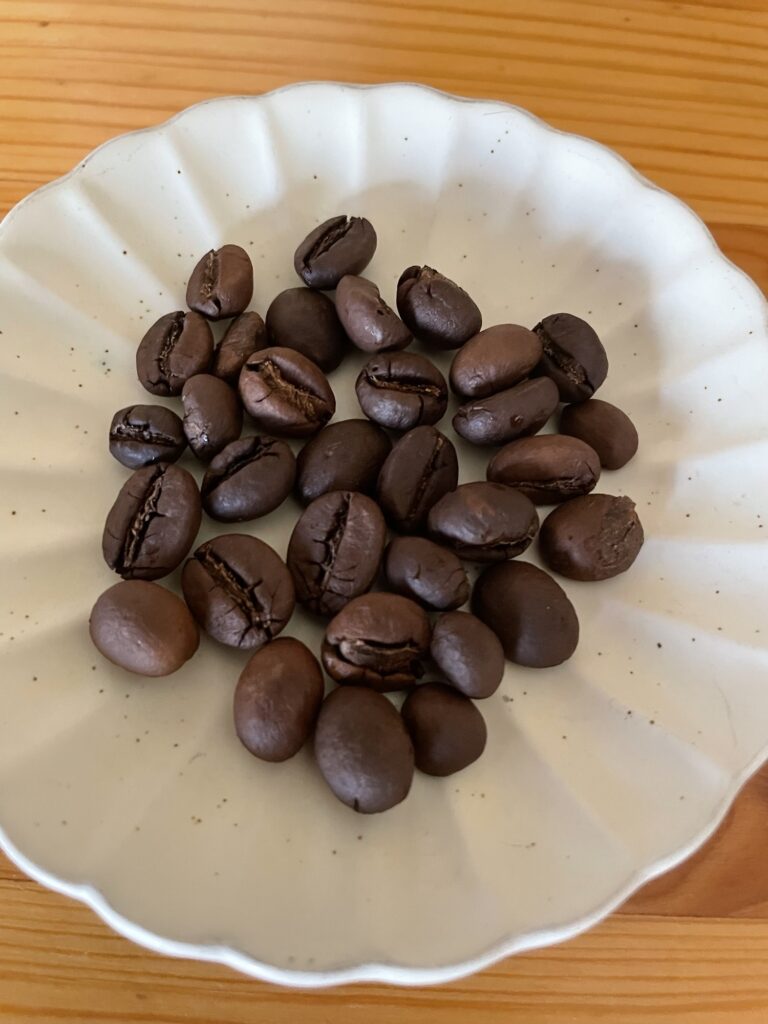 【コーヒー豆は食べれる？】実際に食べてみた！味やカフェイン量も解説【画像付き】
