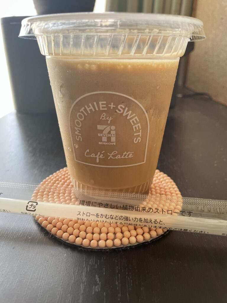 【セブン】カフェラテスムージーの味を実飲レビュー！販売店舗や買い方も解説します